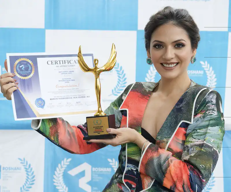 Priyanka Bajaj Sibal Wins Best Actress Award at Roshani International Film Festival