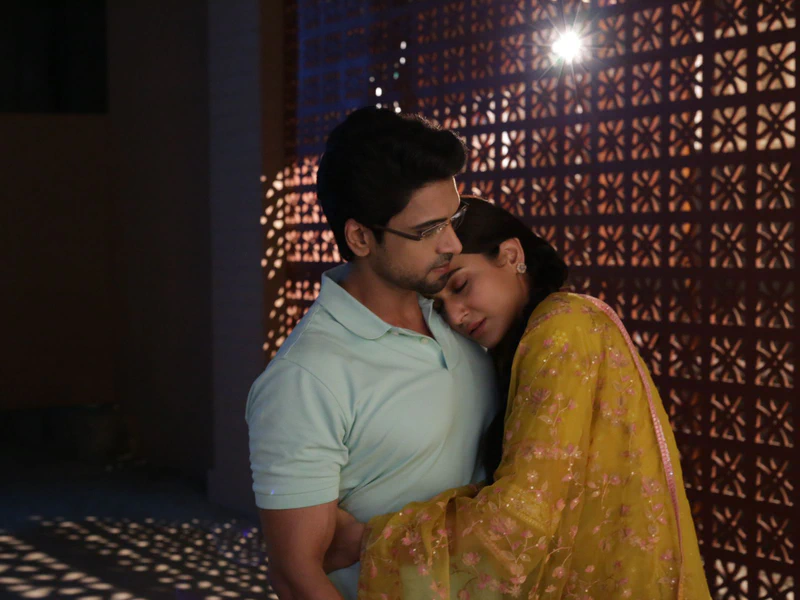  Rajat and Baani's Romantic Moment Interrupted by Room Trouble and Loan News