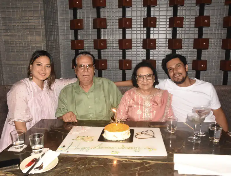 Randeep Hooda Celebrates Parents' 53rd Wedding Anniversary