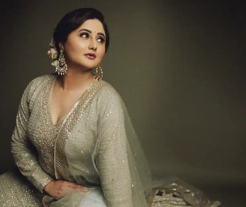 Rashami Desai stuns in ethnic avatar 