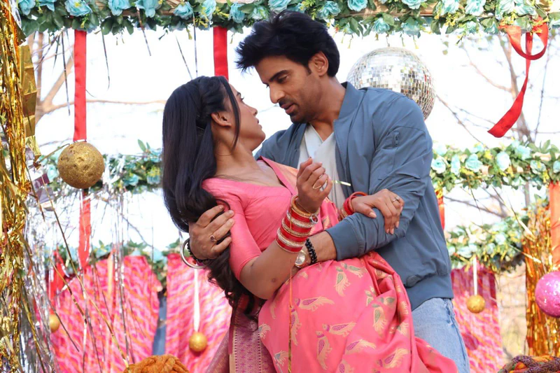 Rooting for Romance: Kunal and Vandana's Love Lights up Screen 