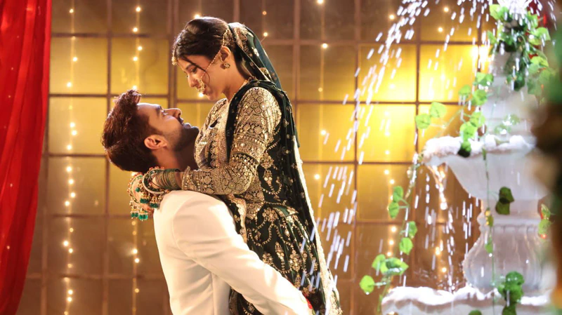 Ruhi suggests Kaveri that Abhira must change her name