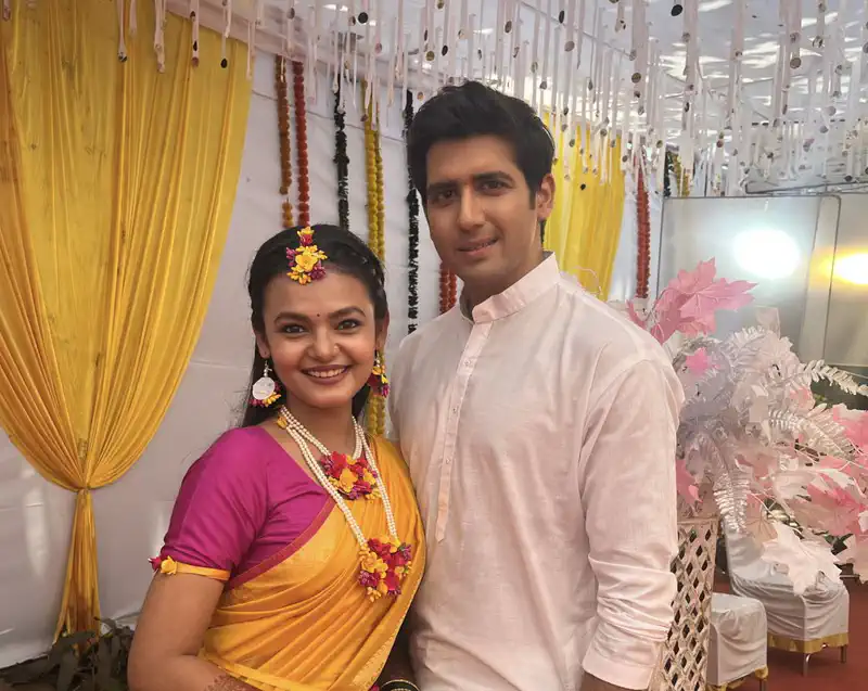 Saara Kahi Tichyasathi: Meghna plans to separate Nishi and Neeraj 