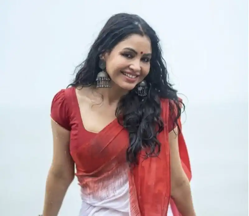 Sanjay and Binaiferr Kohli's Angoori Bhabi from Bhabiji Ghar Par Hai Monsoon photoshoot Viral! 