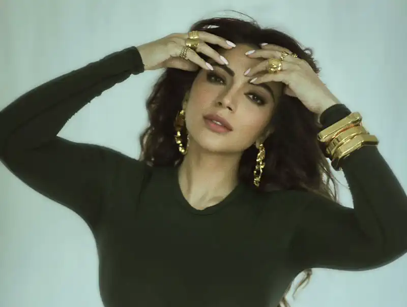 Shama Sikander is raging hot in her 'dark & sensuous' black avatar