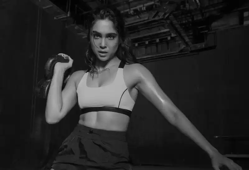 Sharvari is in 'Alpha state of mind' as she hits peak fitness ahead of Kashmir schedule!