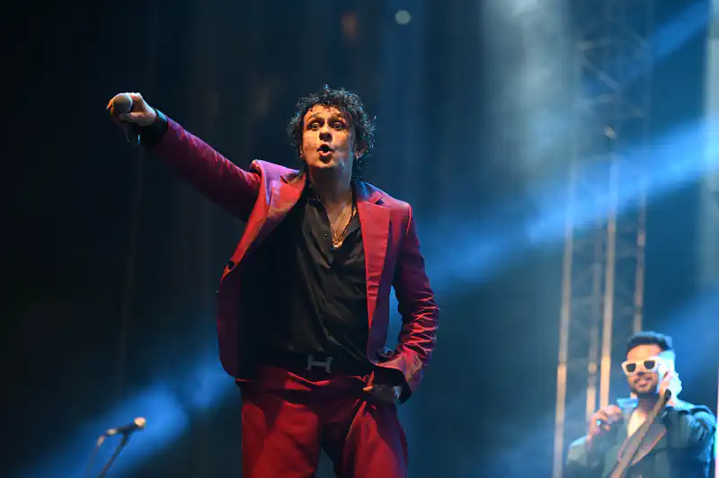 Sonu Nigam: Performing live is like experiencing magic in real time