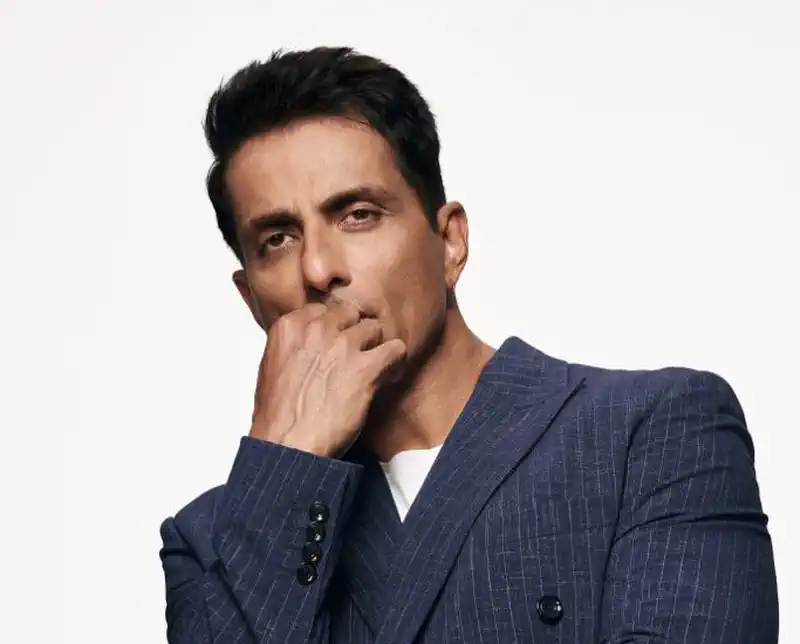 Sonu Sood expresses concern as his Whatsapp stops working, fans react
