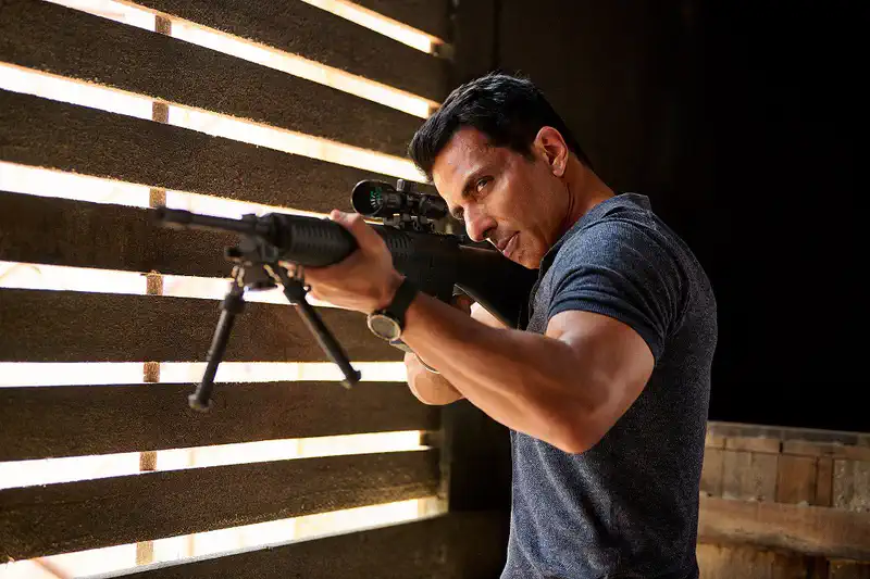 Sonu Sood's Fateh teaser clinches trending position on Social Media