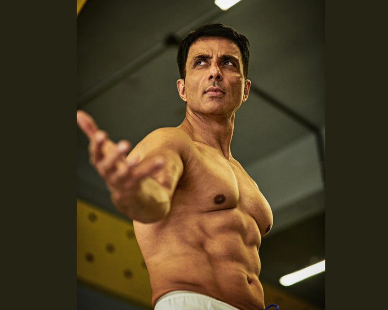 Sonu Sood's ripped physique leaves an impression, fans ask 'What is your diet?'