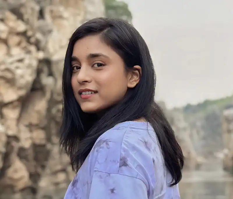  Sumbul Touqeer Dances in the Rain, Fans Go Crazy