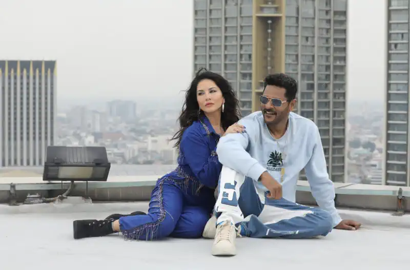 Sunny Leone Shines at the Audio Launch of 'Petta Rap' song ‘Vechi Seyyuthey’