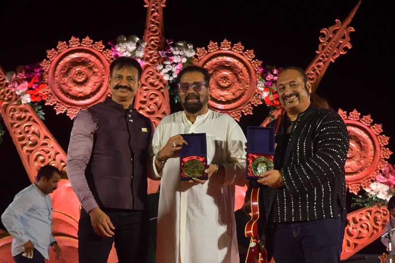  Supercop Krishna Prakash, Hariharan, Leslee Lewis unveil ‘Sab Me Ram Shashwat Shri Ram’